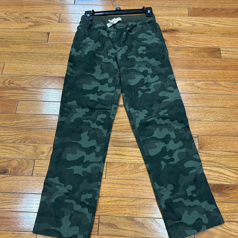 Lands End size 10-12 boys. Excellent unused condition.